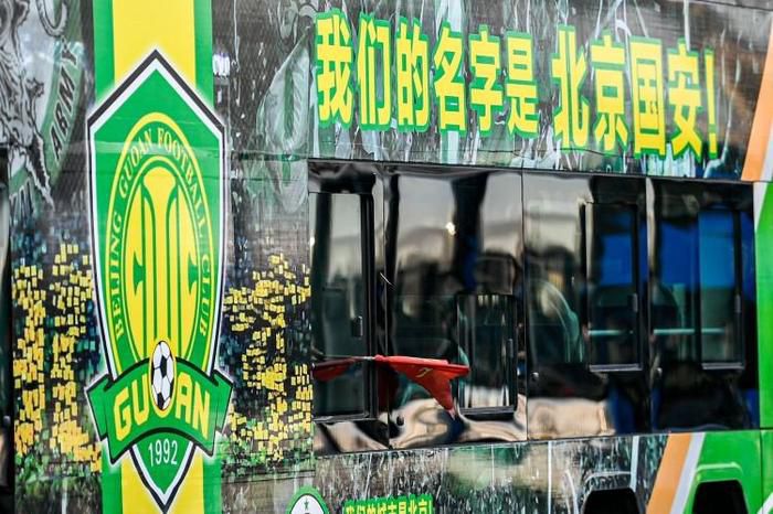 暴走族们平时并没有太多赚钱的机会，他们要么就是在风月街收一些保护费，要么就干着一些鸡头行当，收入其实十分微薄。