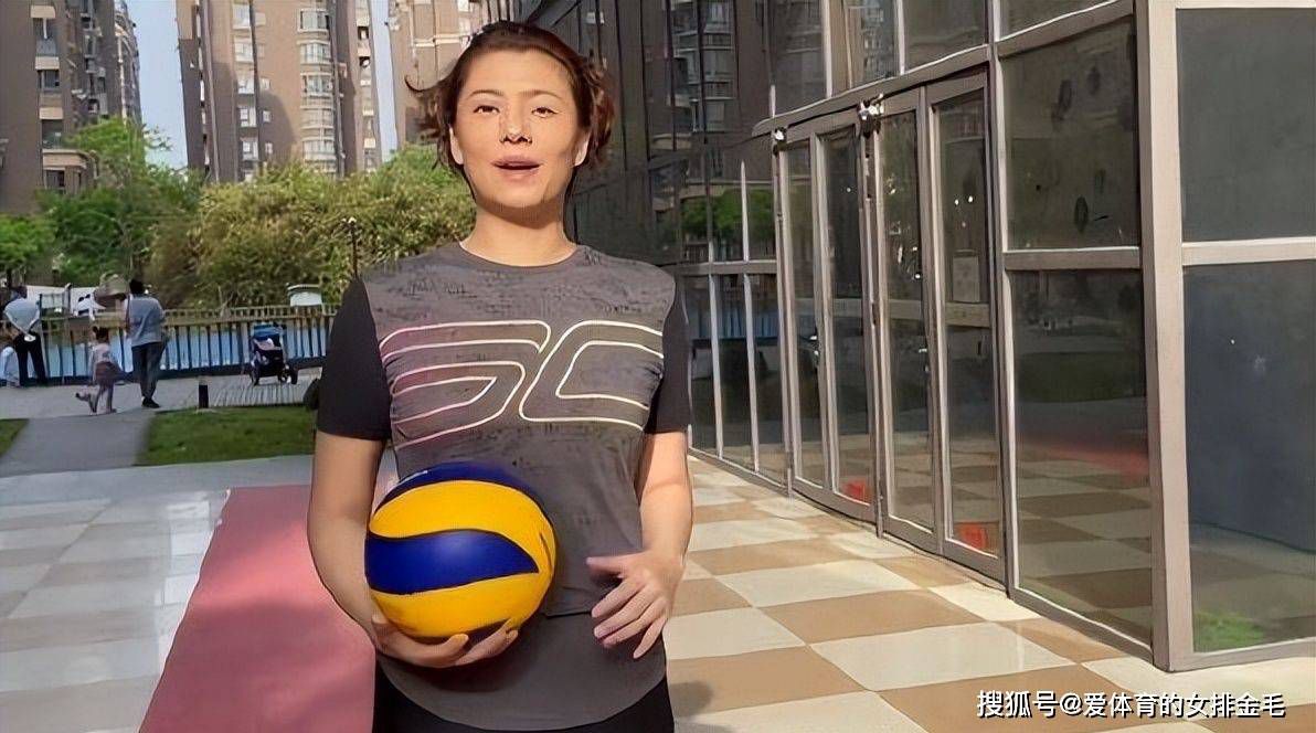他很无私，在场上总是为球队付出很多努力，他真的踢得非常努力。